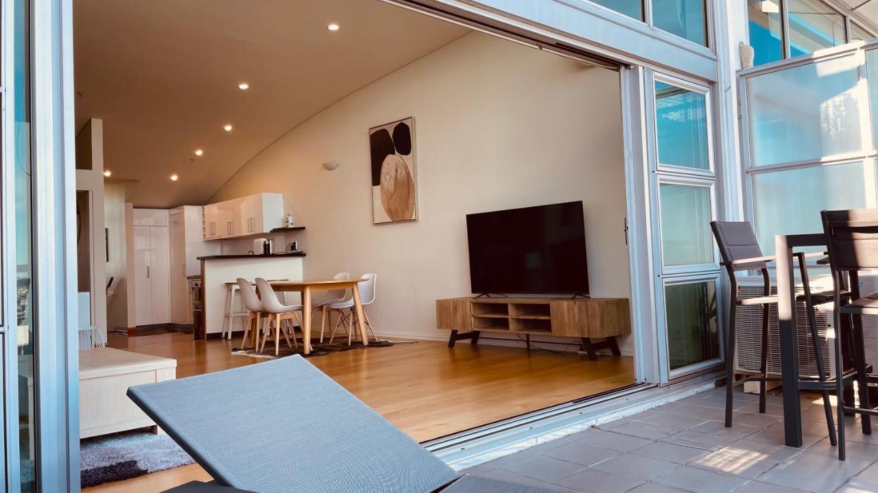 Waterfront Penthouse: Harbor View in Auckland's Heart Apartment Exterior photo