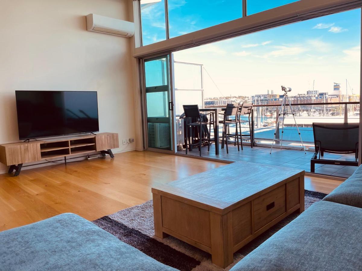 Waterfront Penthouse: Harbor View in Auckland's Heart Apartment Exterior photo