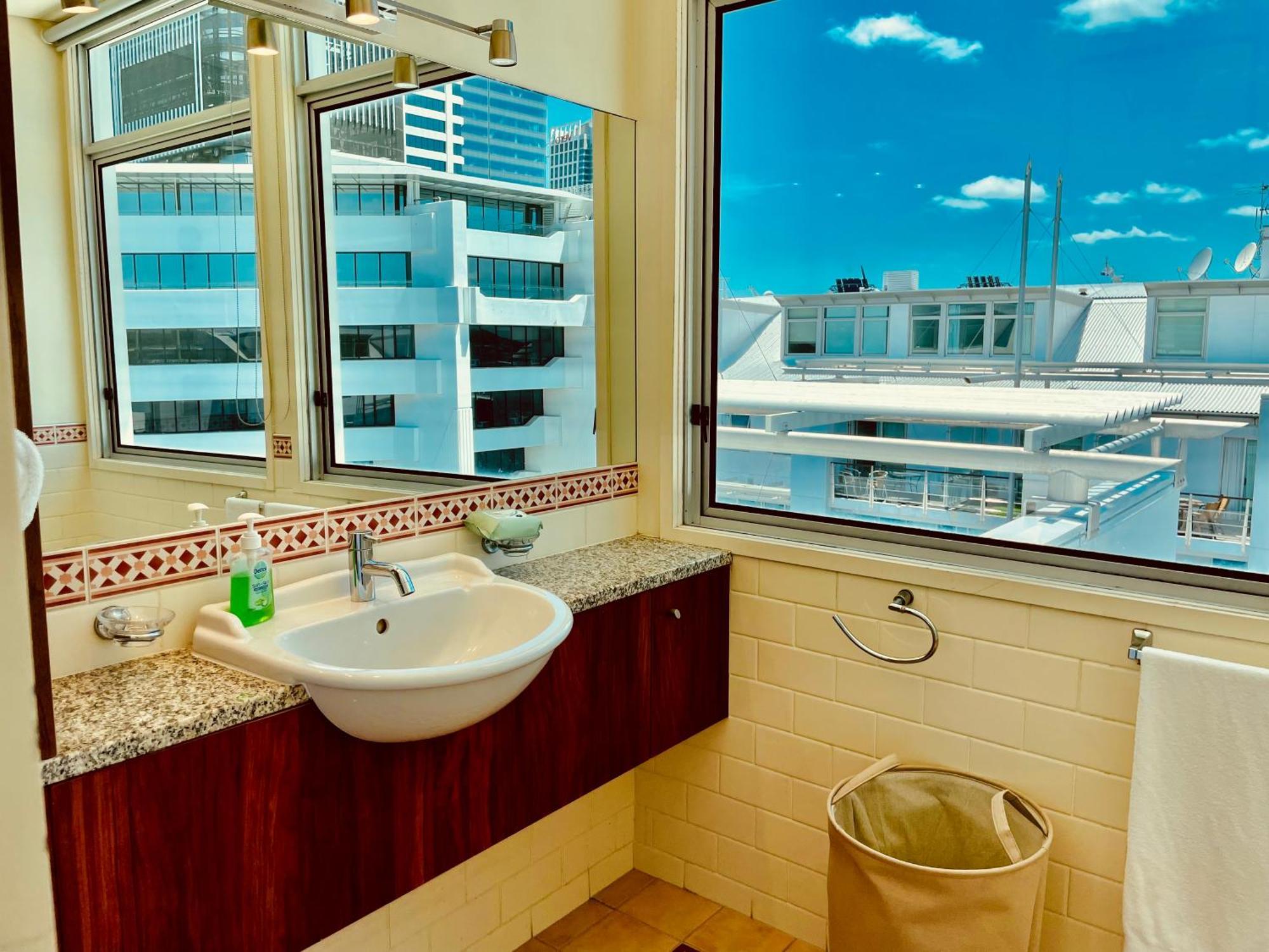 Waterfront Penthouse: Harbor View in Auckland's Heart Apartment Exterior photo