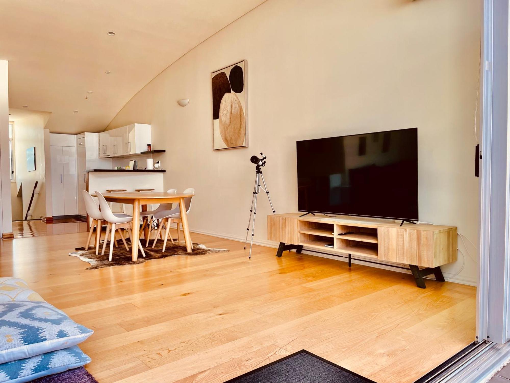 Waterfront Penthouse: Harbor View in Auckland's Heart Apartment Exterior photo